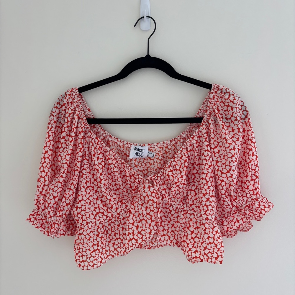🍀 Princess Polly Red Floral Crop Top